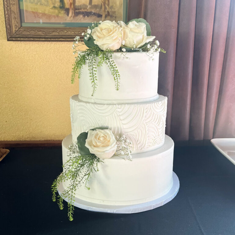Weddings & Quinceañeras cake by Arcoiris