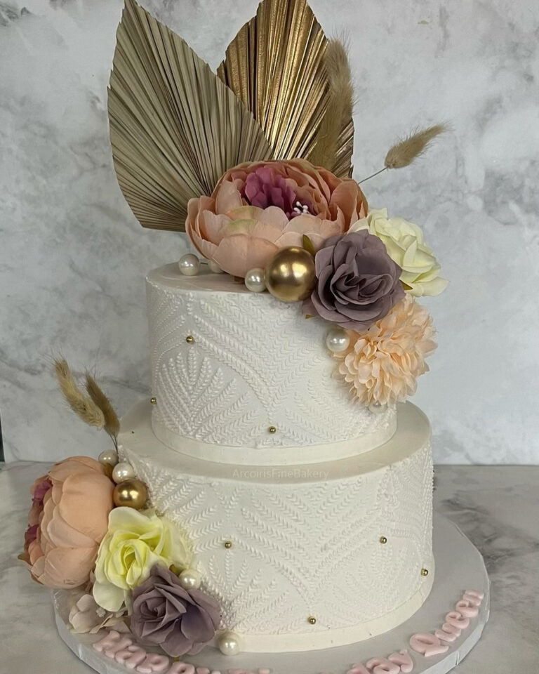 Weddings & Quinceañeras cake by Arcoiris