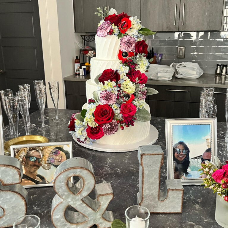 Weddings & Quinceañeras cake by Arcoiris