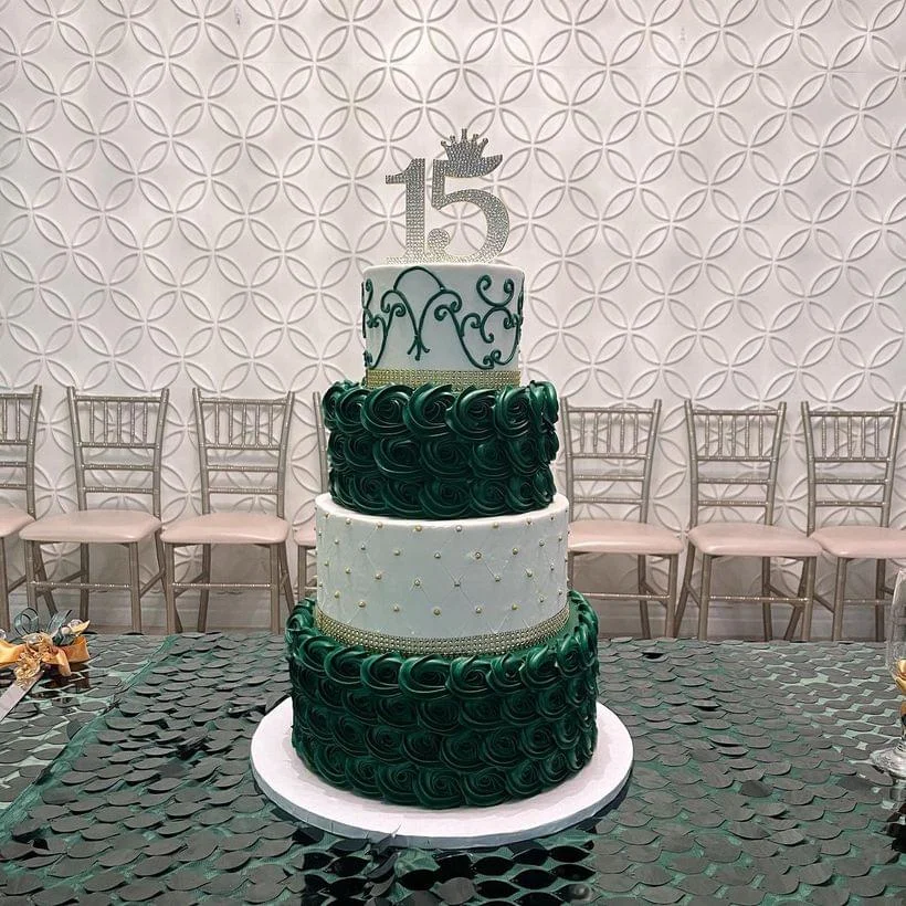 Weddings & Quinceañeras cake by Arcoiris